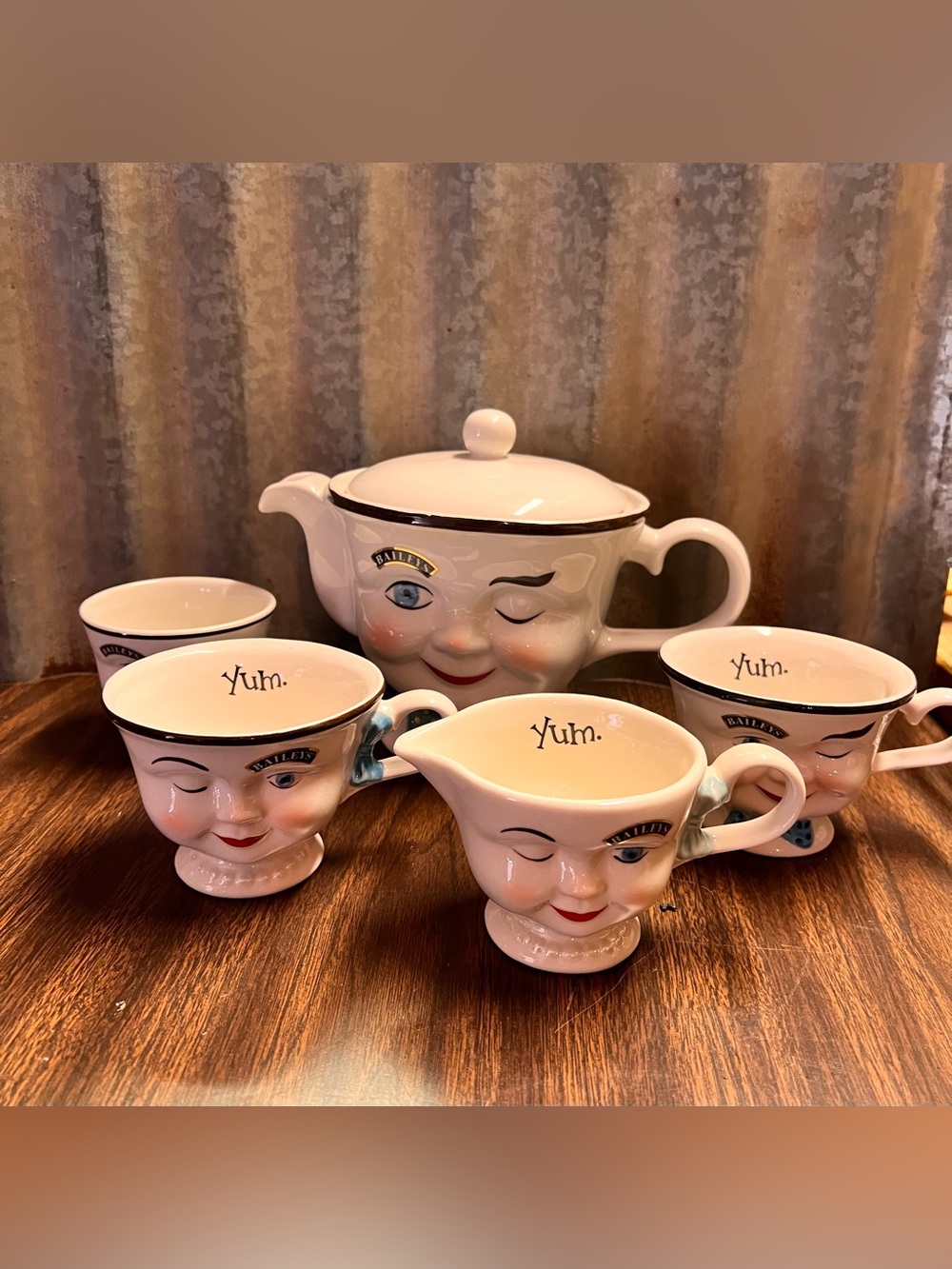 RARE Vintage 1996 Limited Edition Baileys Irish Cream Winking Face set